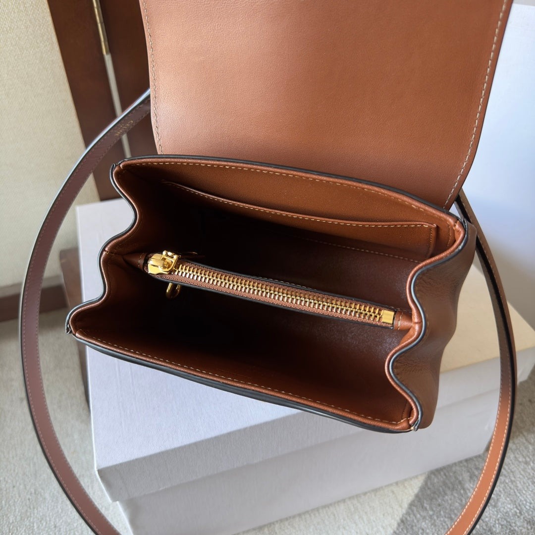 CLASSIQUE BAG 17 IN NUTMEG BROWN CALFSKIN GOLD HARDWARE