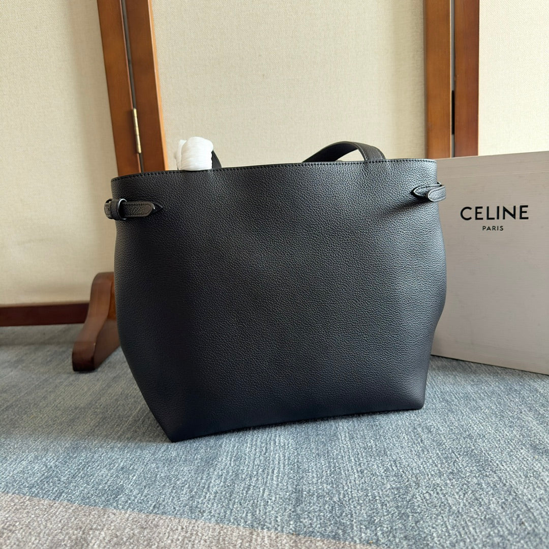 SMALL CABAS ANAÏS CUIR TRIOMPHE 28 IN BLACK GRAINED CALFSKIN