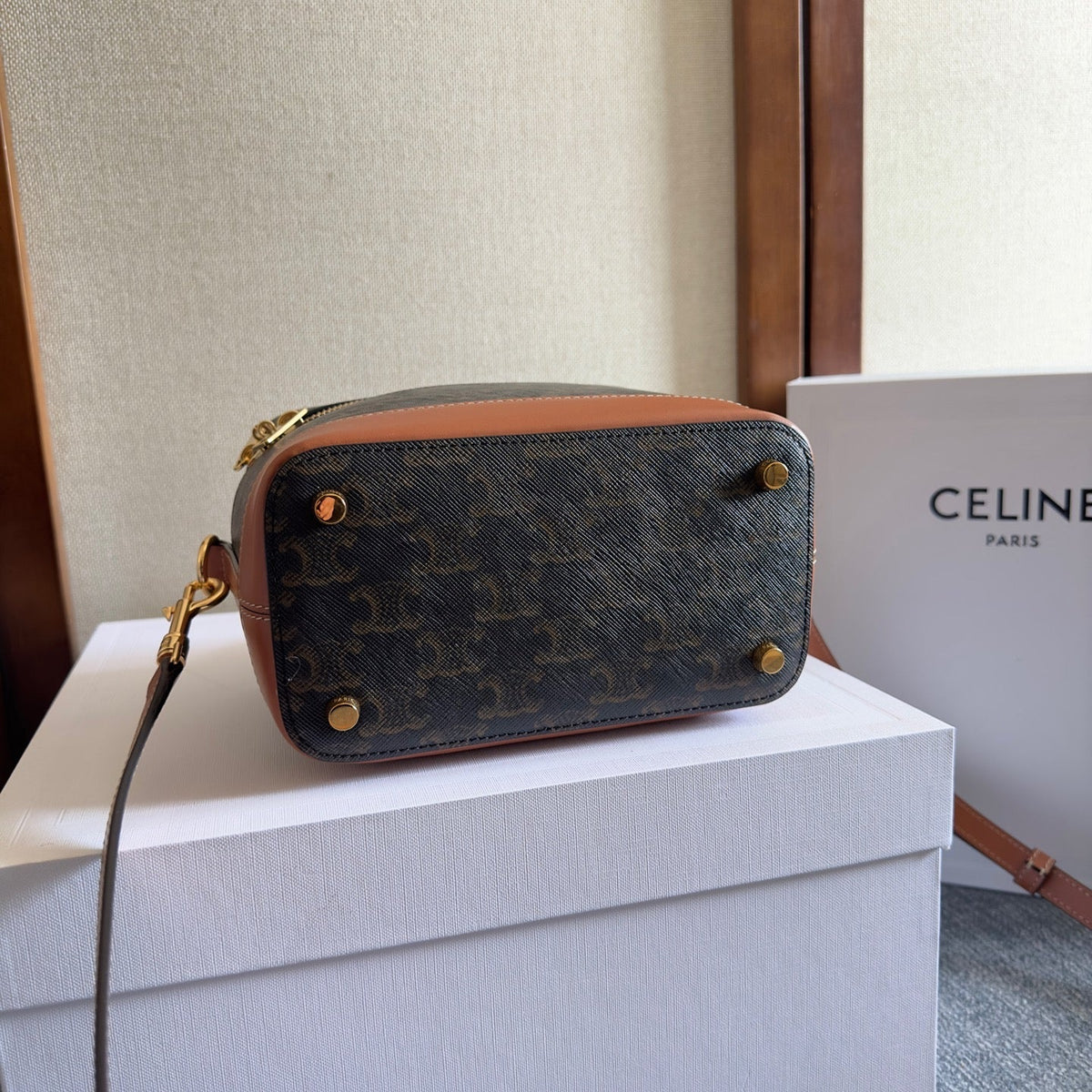 VANITY 18 IN BLACK TRIOMPHE CANVAS AND BROWN CALFSKIN GOLD HARDWARE