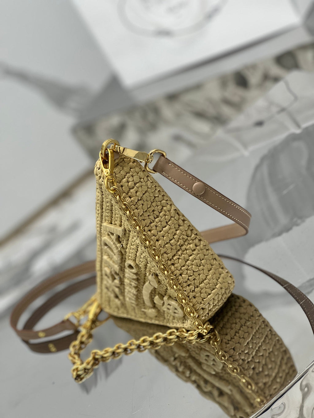 TRIANGLE BAG 26 IN BEIGE WOVEN RAFFIA GOLD CHAIN