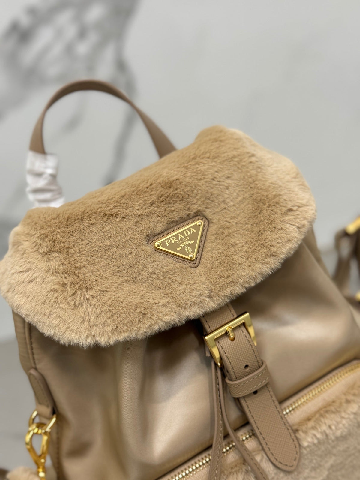 BACKPACK 25 IN BEIGE PARACHUTE FABRIC AND RABBIT FUR