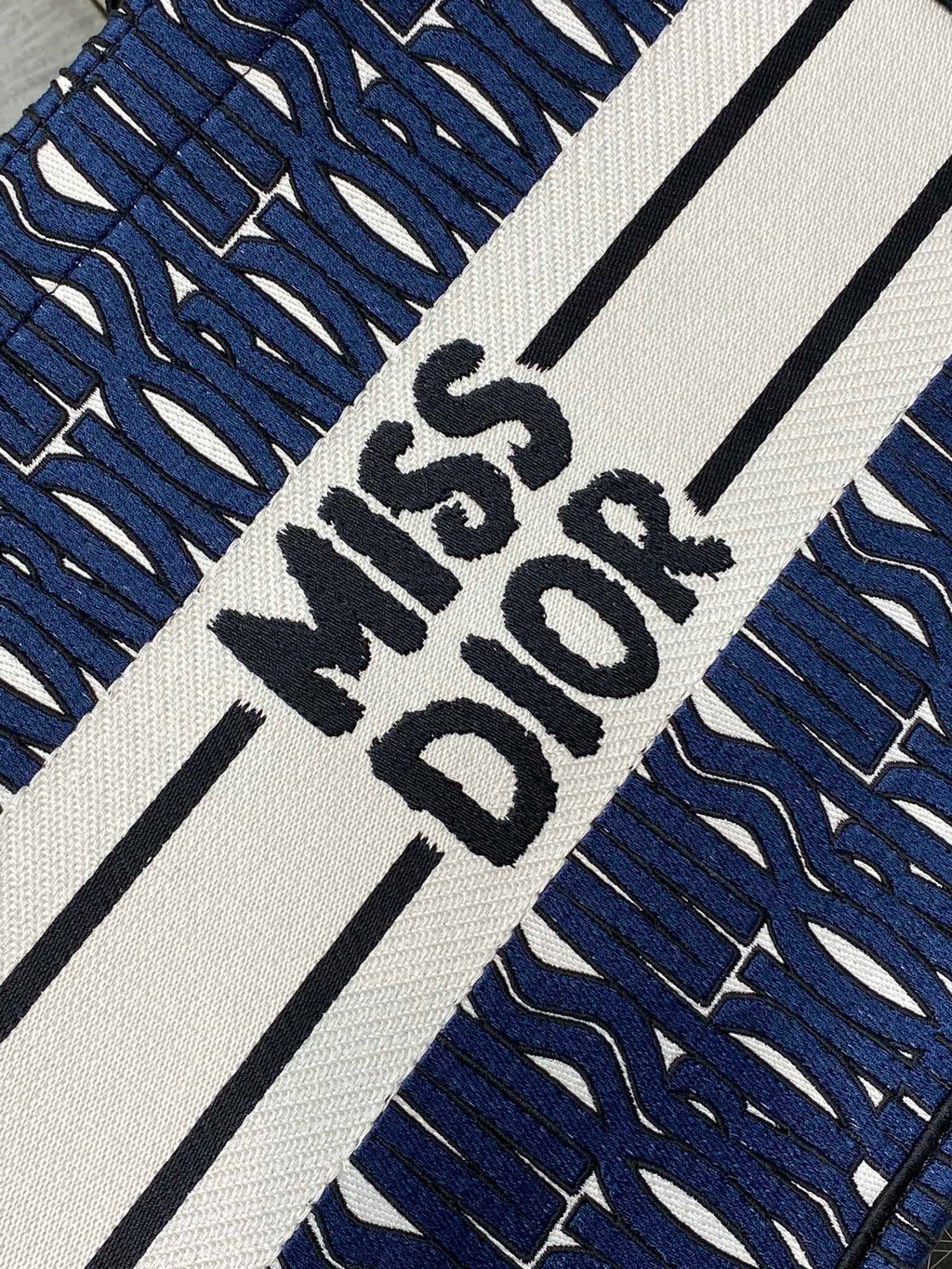 MISS MEDIUM TOTE 36 IN WHITE MIX DEEP COVE BLUE CANVAS