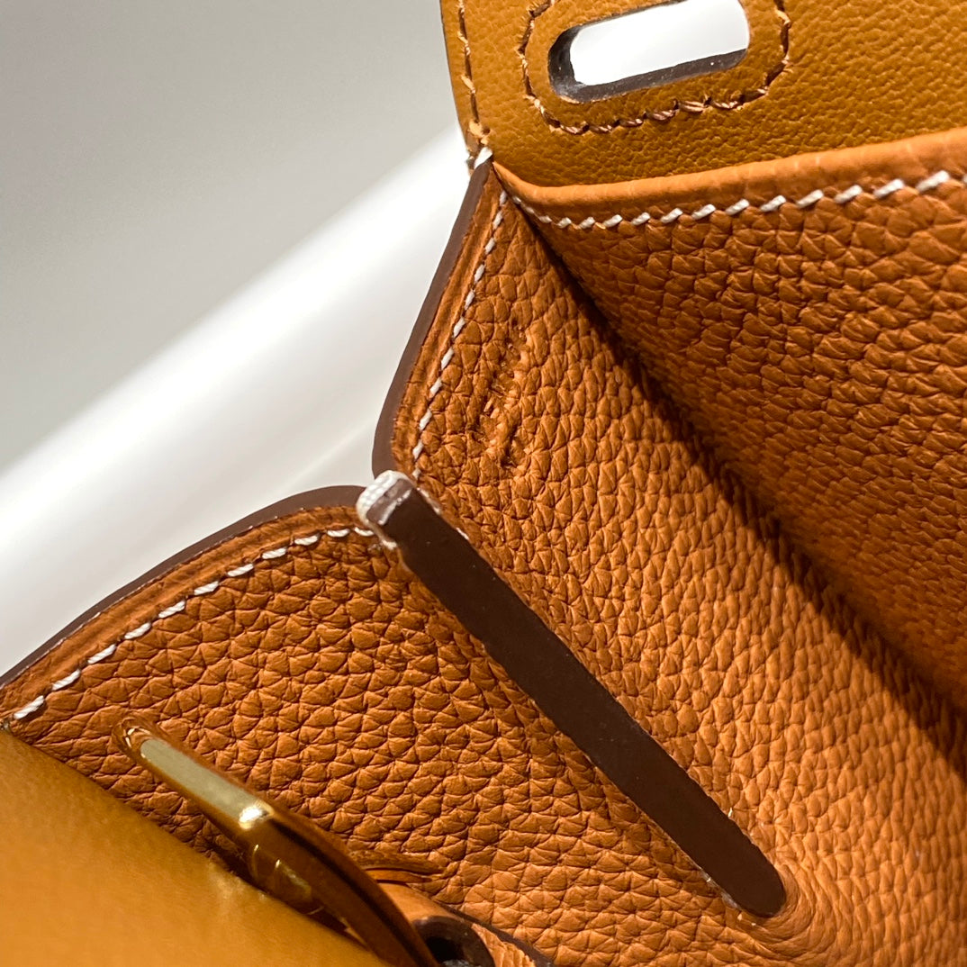 HALZAN 25 HANDLE BAG IN DULL ORANGE GRAINED CALFSKIN