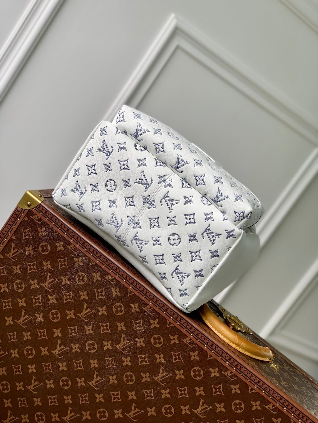 DISCOVERY PM BACKPACK 38 IN WHITE MONOGRAM LAMBSKIN
