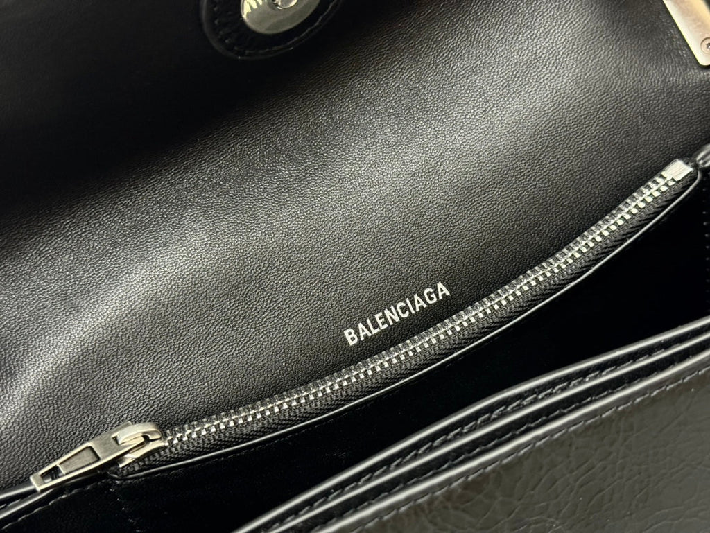 CRUSH SHOULDER BAG 25 IN BLACK CRUSHED CALFSKIN LEATHER STRAP SILVER HARDWARE
