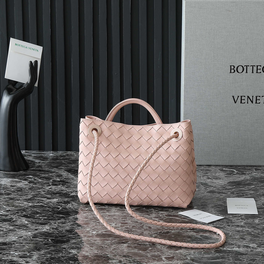 SMALL ANDIAMO 25 IN LIGHT PINK LAMBSKIN