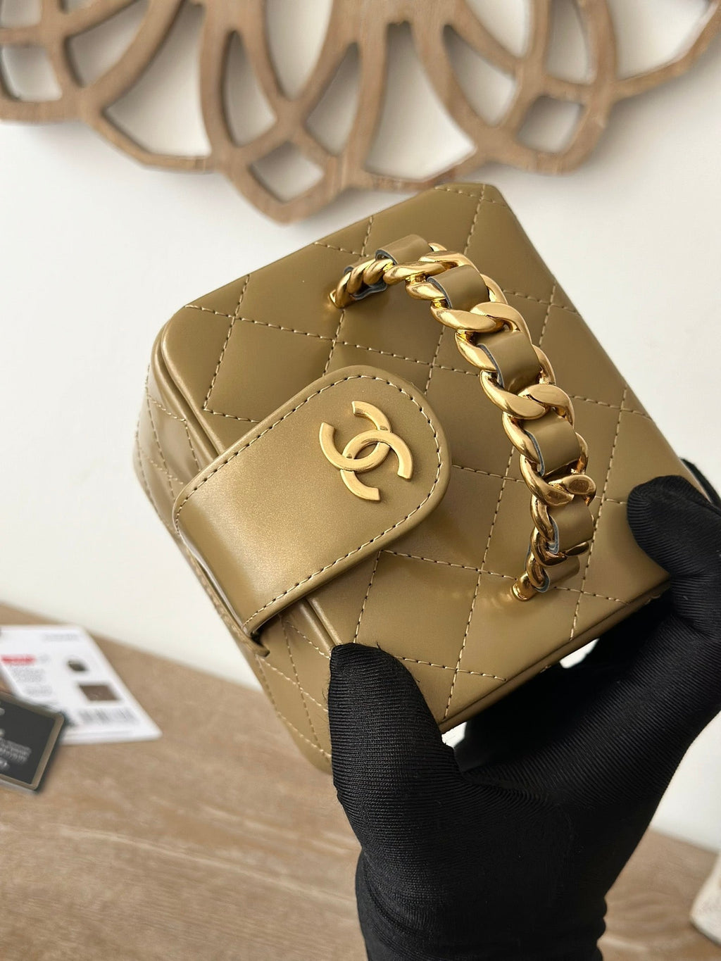 MINI VINTAGE COSMETIC BAG 11 IN CAPE PALLISER SHINY CALFSKIN GOLD HARDWARE