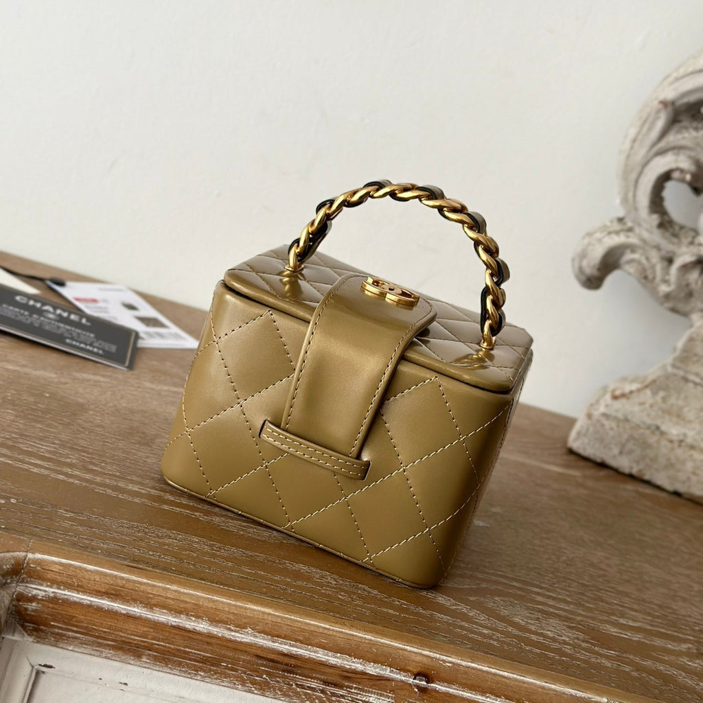 MINI VINTAGE COSMETIC BAG 11 IN CAPE PALLISER SHINY CALFSKIN GOLD HARDWARE