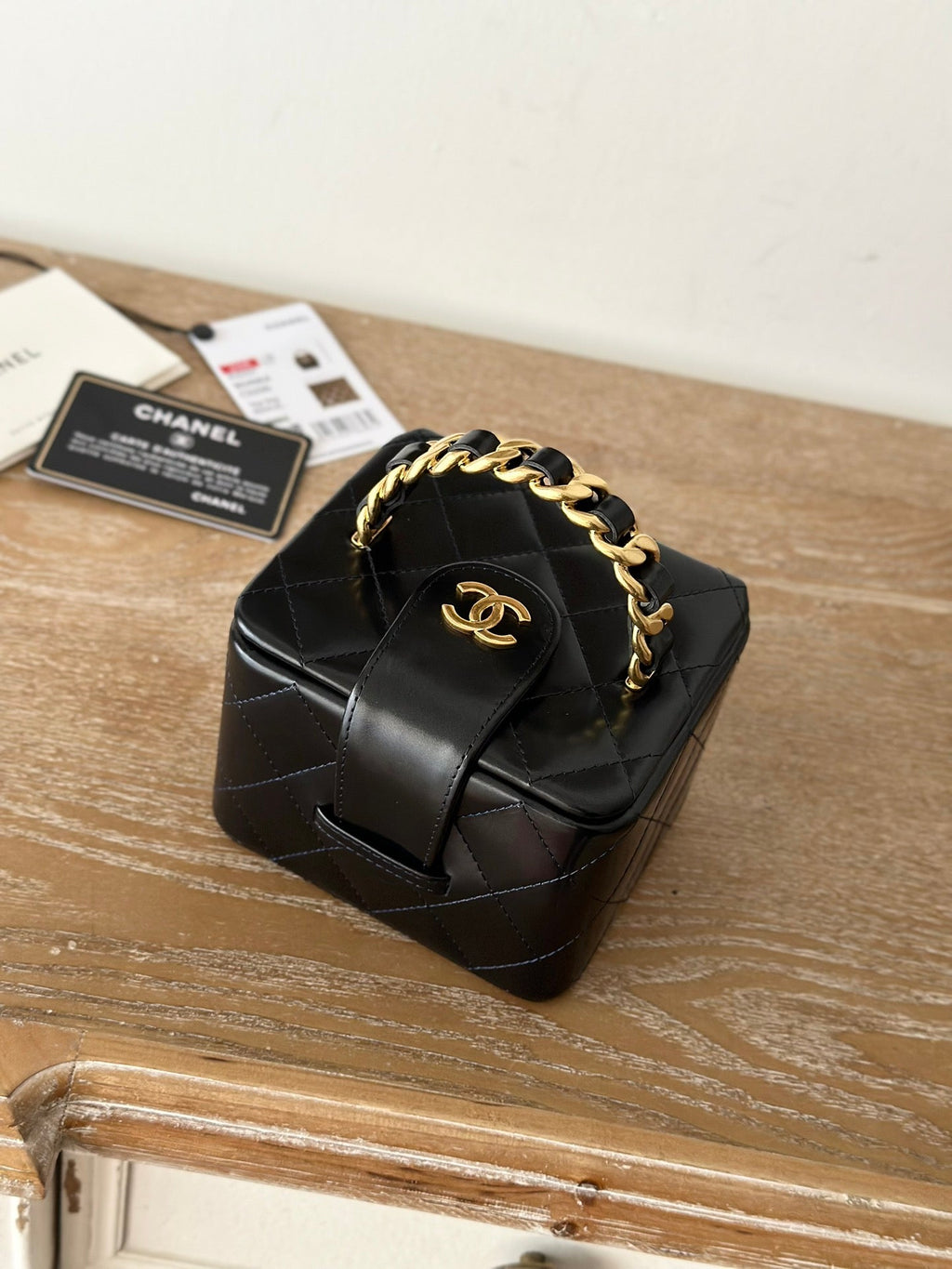 MINI VINTAGE COSMETIC BAG 11 IN BLACK SHINY CALFSKIN GOLD HARDWARE