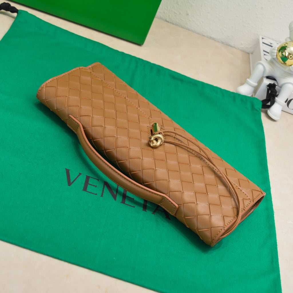 BV Long Clutch Andiamo 31 Tan Leather Ghw