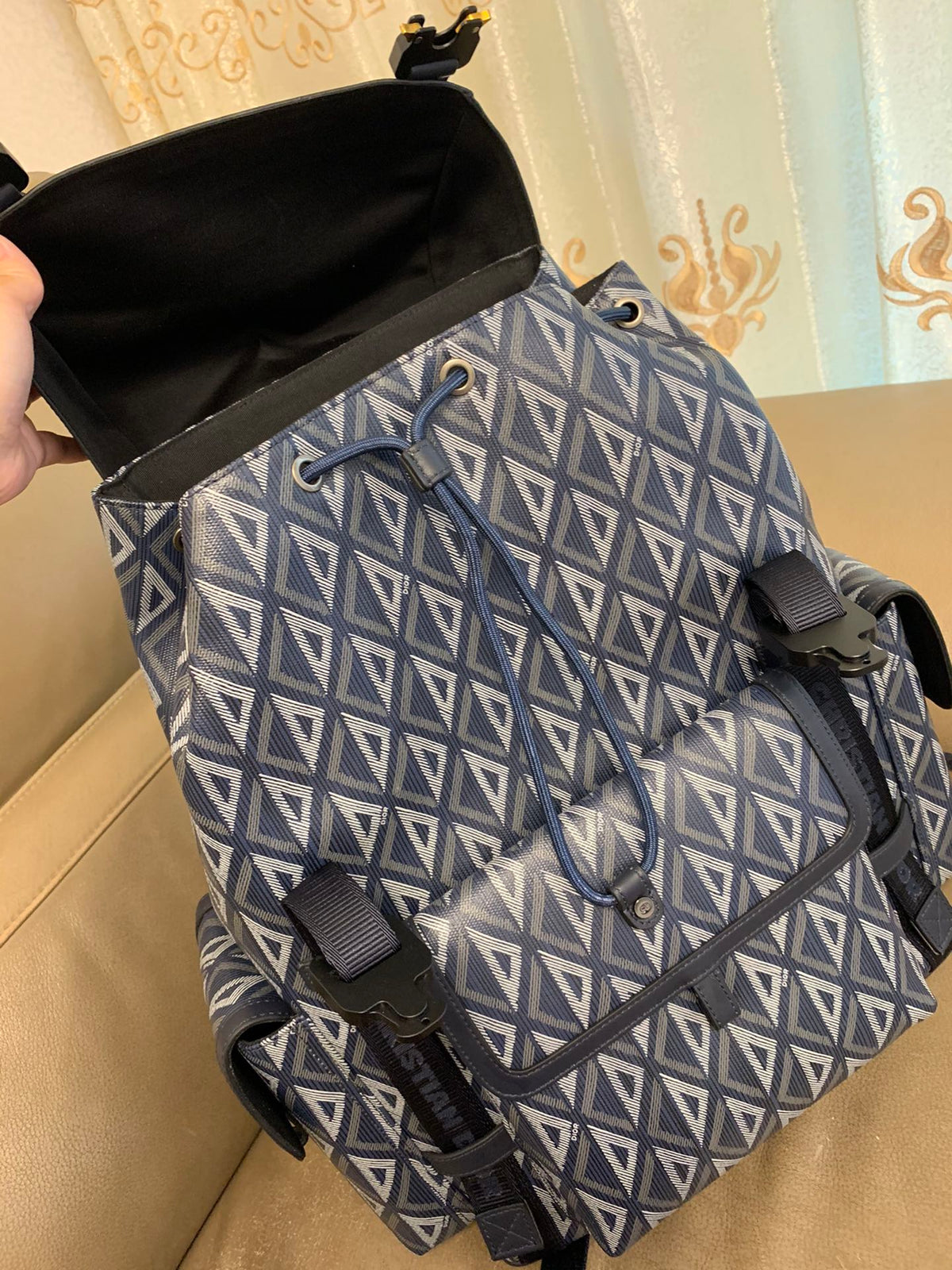 HIT THE ROAD BACKPACK WITH FLAP 51 IN WHITE AND BLUE TRIANGLE PATTERN FABRIC