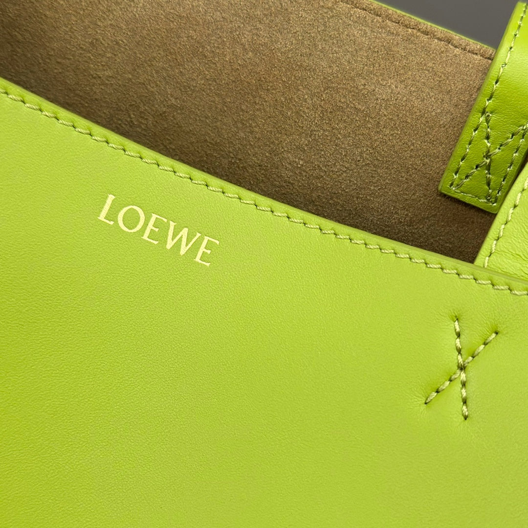 LOE 31 FUZZLE FOLD IN GREEN CHARTREUSE CALFSKIN