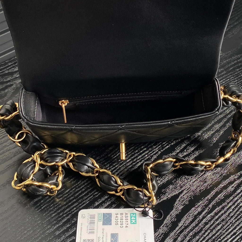 SMALL FLAP BAG 21 IN BLACK CALFSKIN GOLD DOUBLE C THICK CHAIN