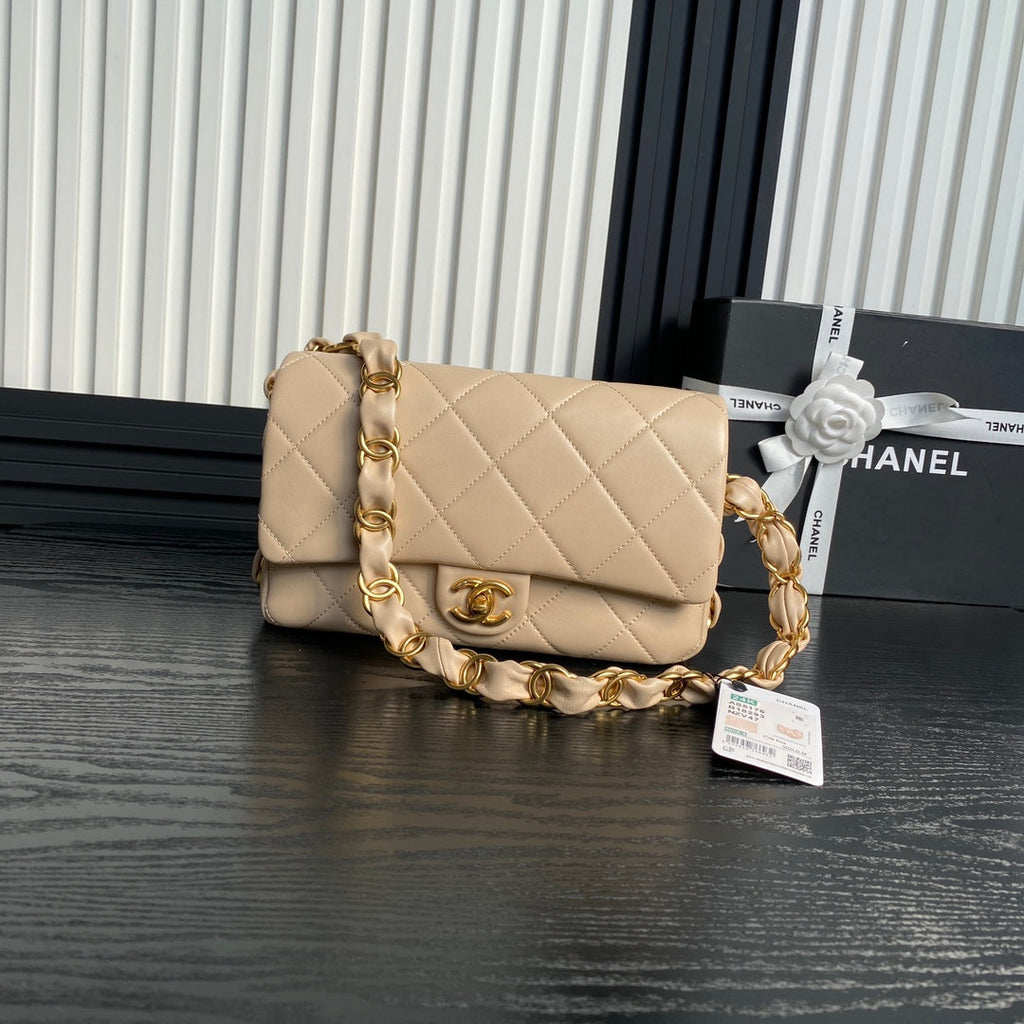 MEDIUM FLAP BAG 26 IN AKAROA BEIGE CALFSKIN GOLD DOUBLE C THICK CHAIN