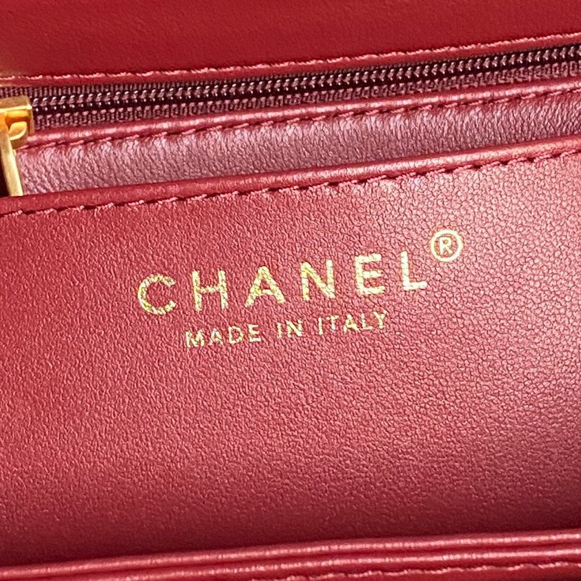 RETRO STYLE FLAP BAG 19 IN STILETTO RED GRAINED CALFSKIN GOLD HARDWARE