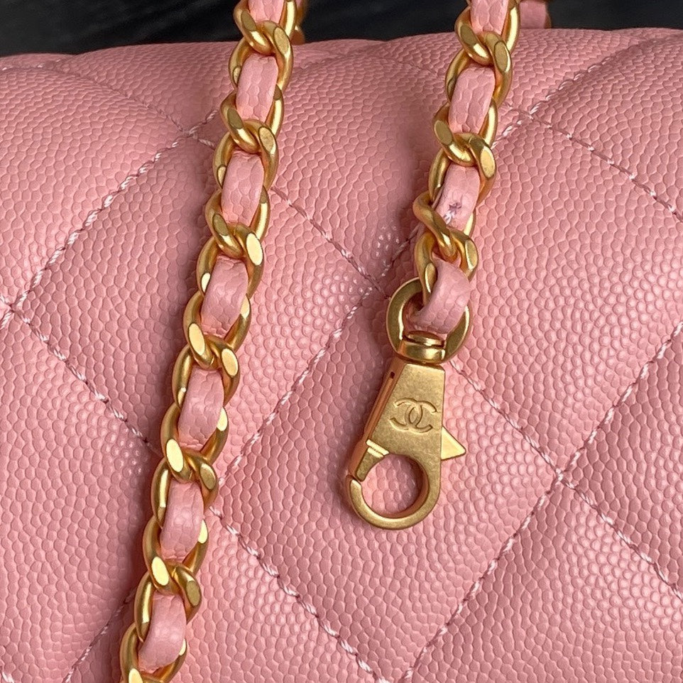 RETRO STYLE FLAP BAG 19 IN LGHT PINK GRAINED CALFSKIN GOLD HARDWARE