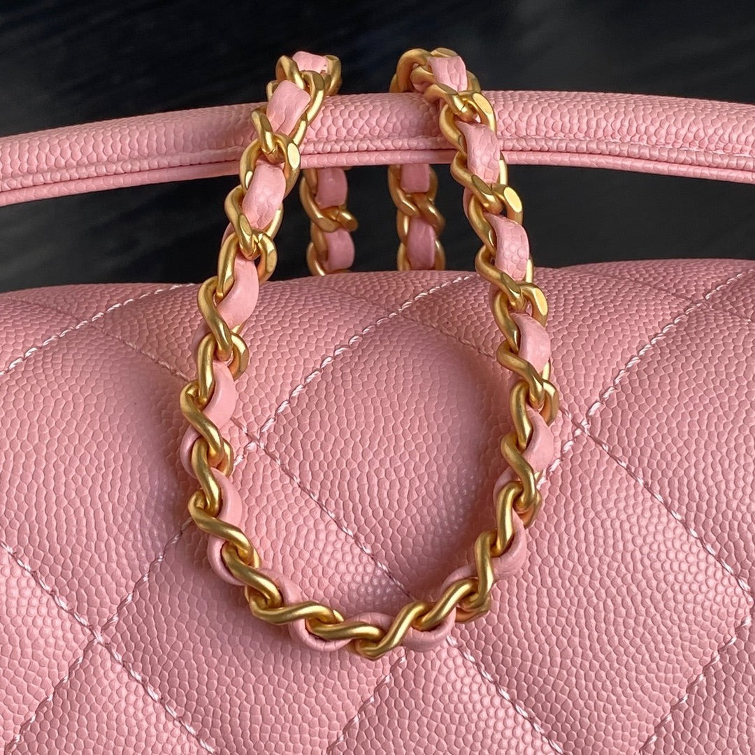 RETRO STYLE FLAP BAG 22 IN LIGHT PINK GRAINED CALFSKIN GOLD HARDWARE