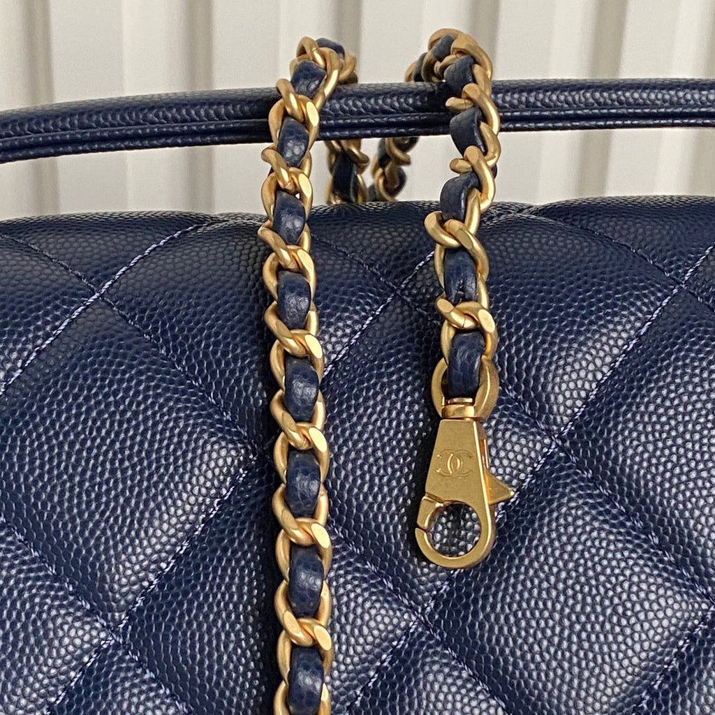 RETRO STYLE FLAP BAG 22 IN NAVY BLUE GRAINED CALFSKIN GOLD HARDWARE