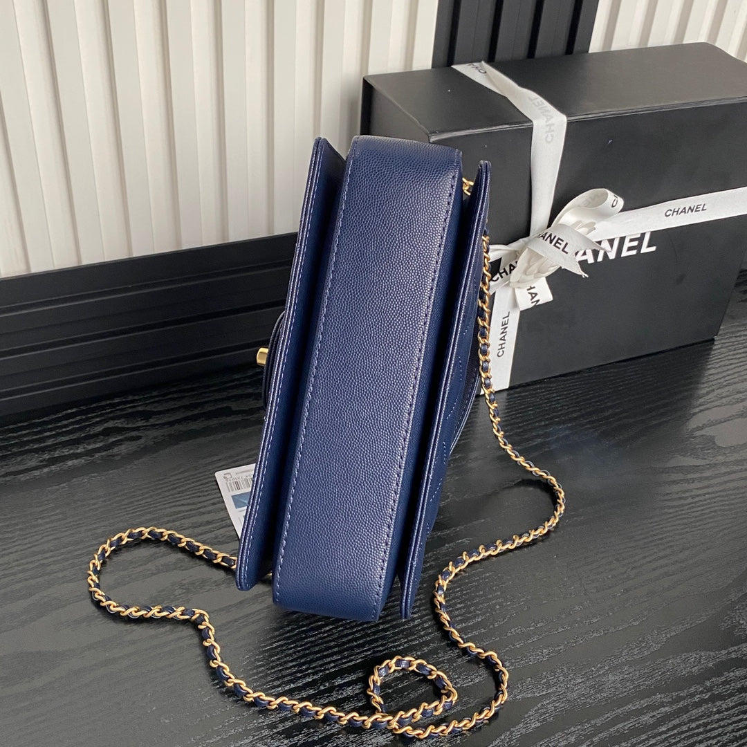 RETRO STYLE FLAP BAG 22 IN NAVY BLUE GRAINED CALFSKIN GOLD HARDWARE