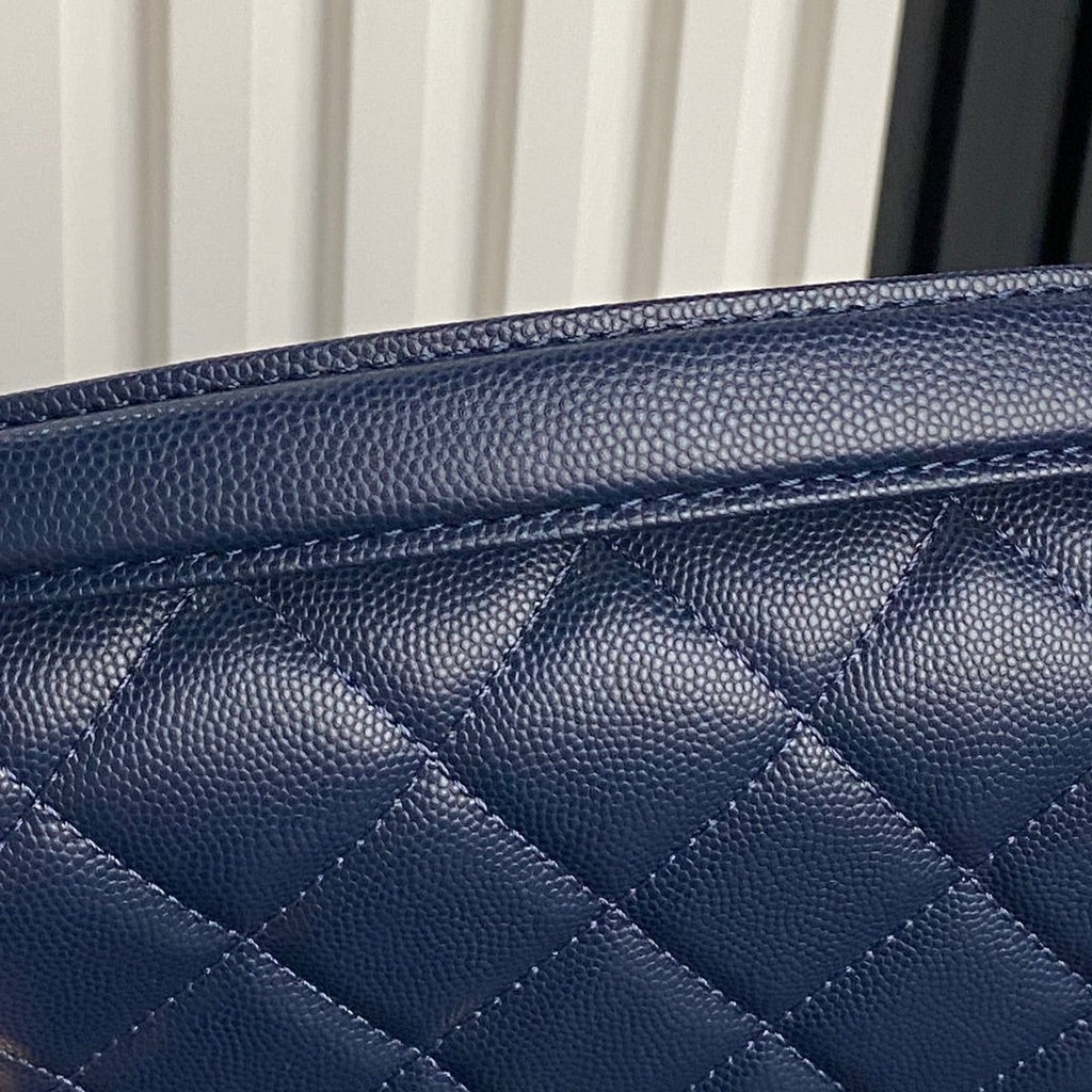 RETRO STYLE FLAP BAG 22 IN NAVY BLUE GRAINED CALFSKIN GOLD HARDWARE