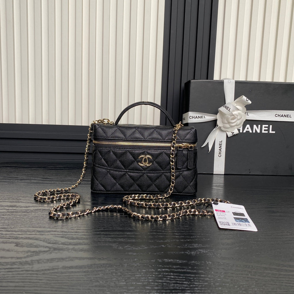 COSMETIC BAG 19 IN BLACK GRAINED CALFSKIN GOLD HARDWARE