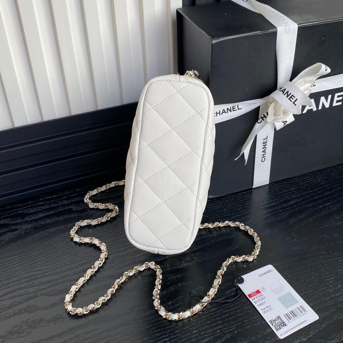 HOBO BAG 21 IN WHITE GRAINED CALFSKIN GOLD HARDWARE