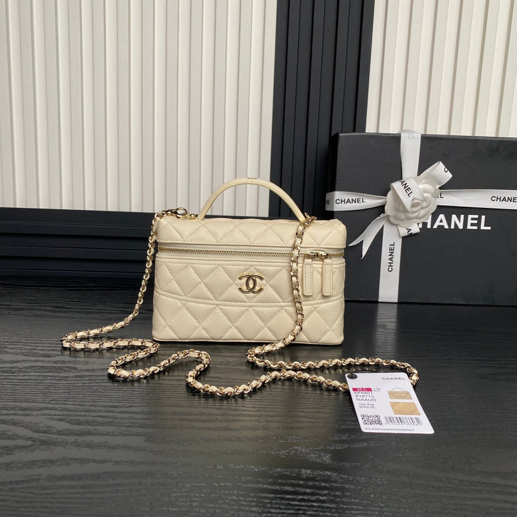 COSMETIC BAG 19 IN CREAM GRAINED CALFSKIN GOLD HARDWARE