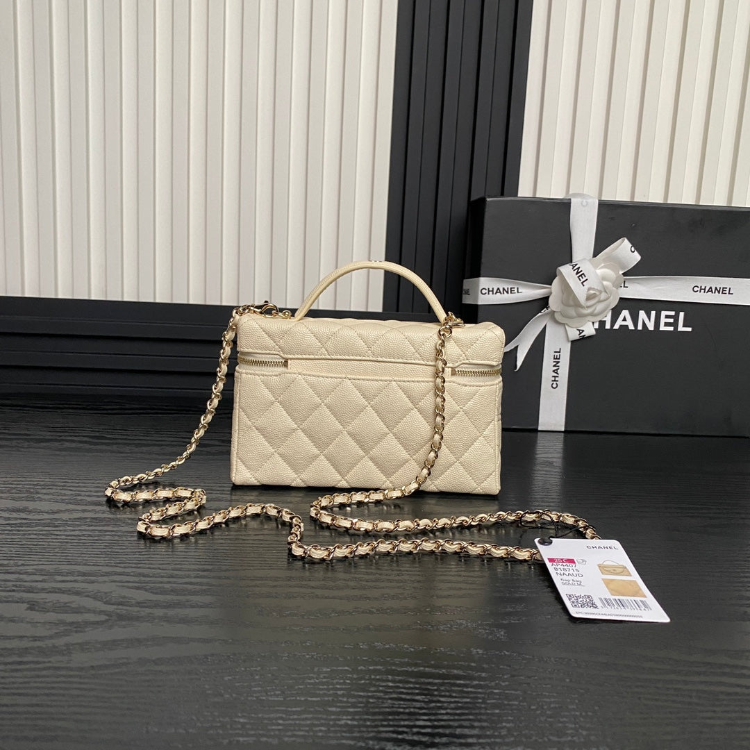 COSMETIC BAG 19 IN CREAM GRAINED CALFSKIN GOLD HARDWARE
