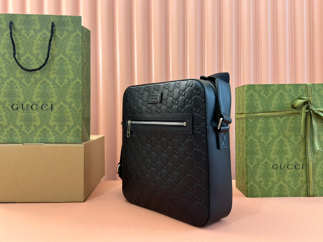 SIGNATURE MESSENGER BAG 28 IN BLACK GG CALFSKIN