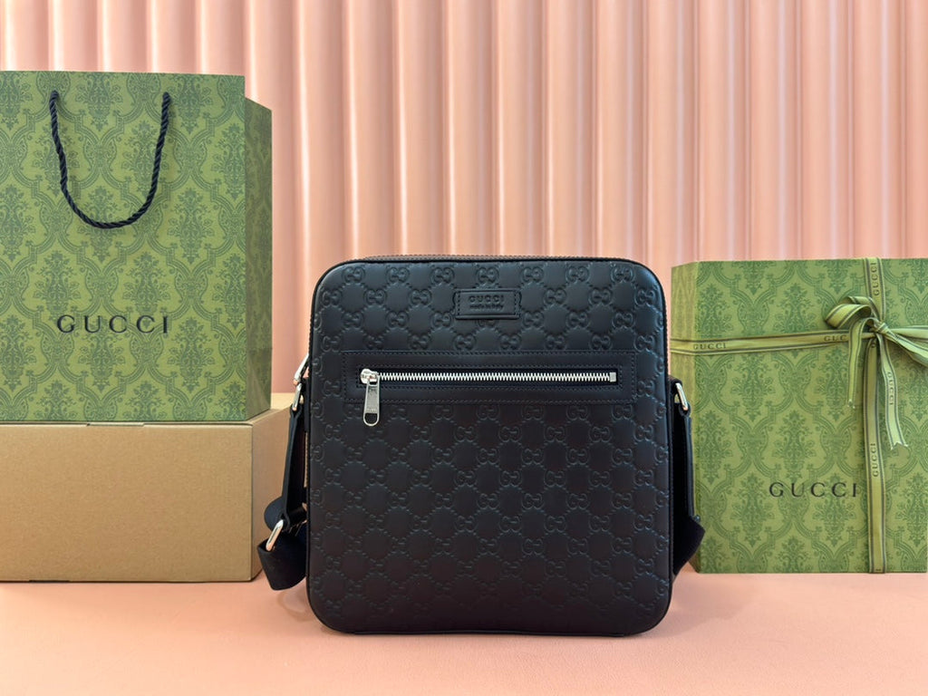 SIGNATURE MESSENGER BAG 28 IN BLACK GG CALFSKIN