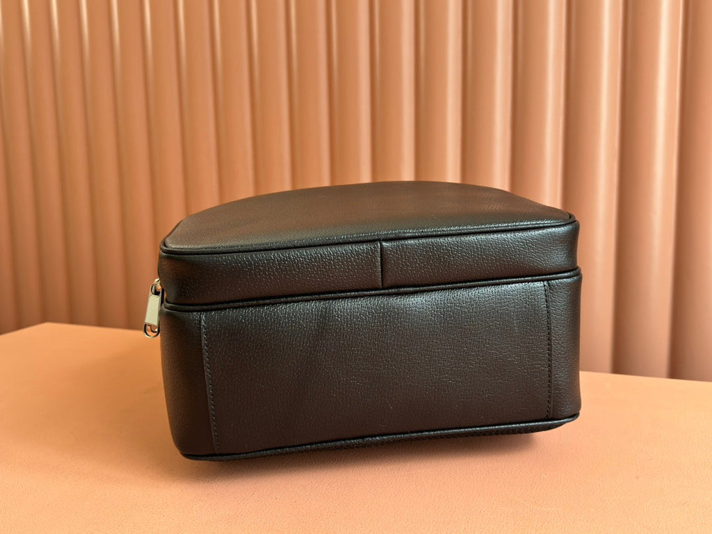 MEDIUM GG BACKPACK 40 IN DARK GREY AND BLACK CALFSKIN