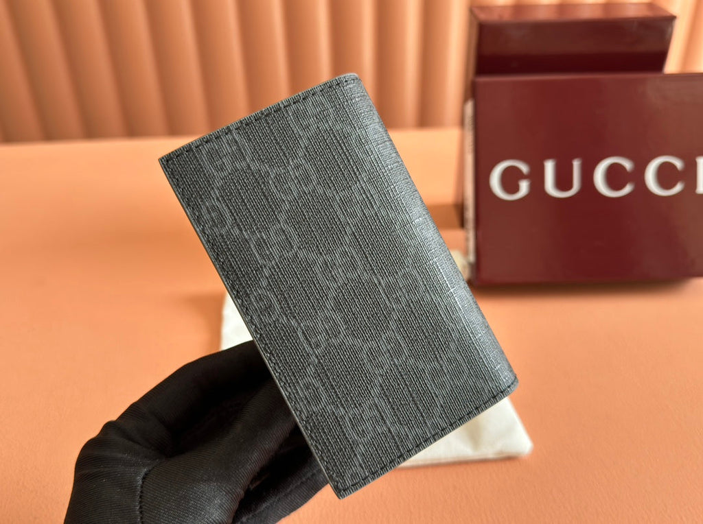 INTERIOR GG PASSPORT CASE 12 IN GREY CALFSKIN