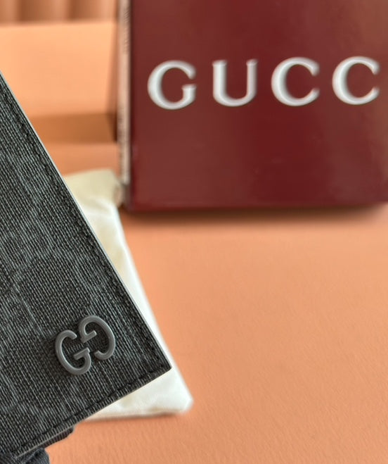 INTERIOR GG PASSPORT CASE 12 IN GREY CALFSKIN