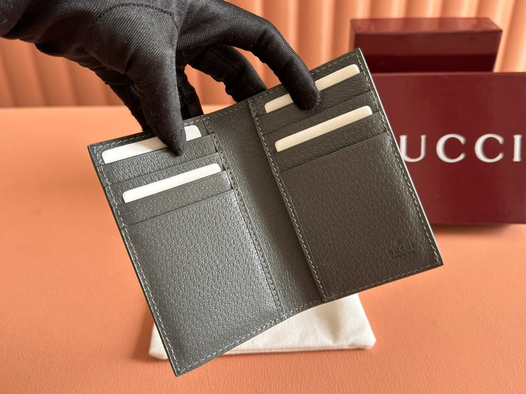 INTERIOR GG PASSPORT CASE 12 IN GREY CALFSKIN