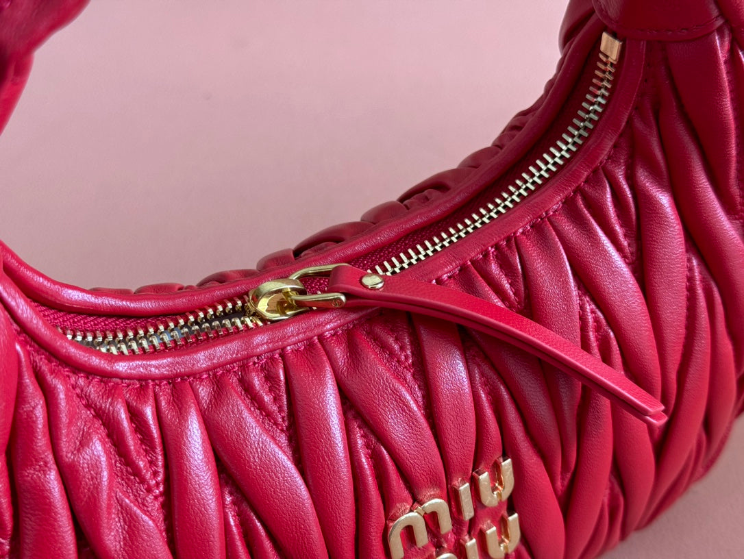 WANDER MATELASSÉ HANDBAG 23 IN CERISE RED LAMBSKIN