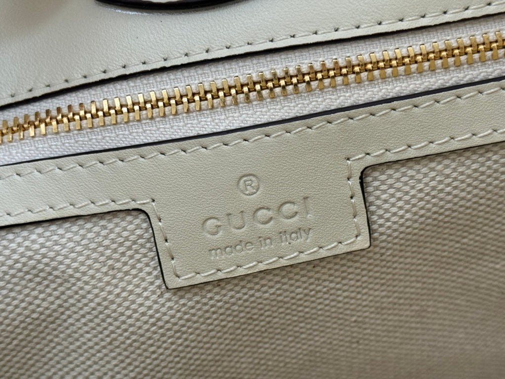 73 MEDIUM BUCKET BAG 27.5 IN OFF WHITE SMOOTH CALFSKIN