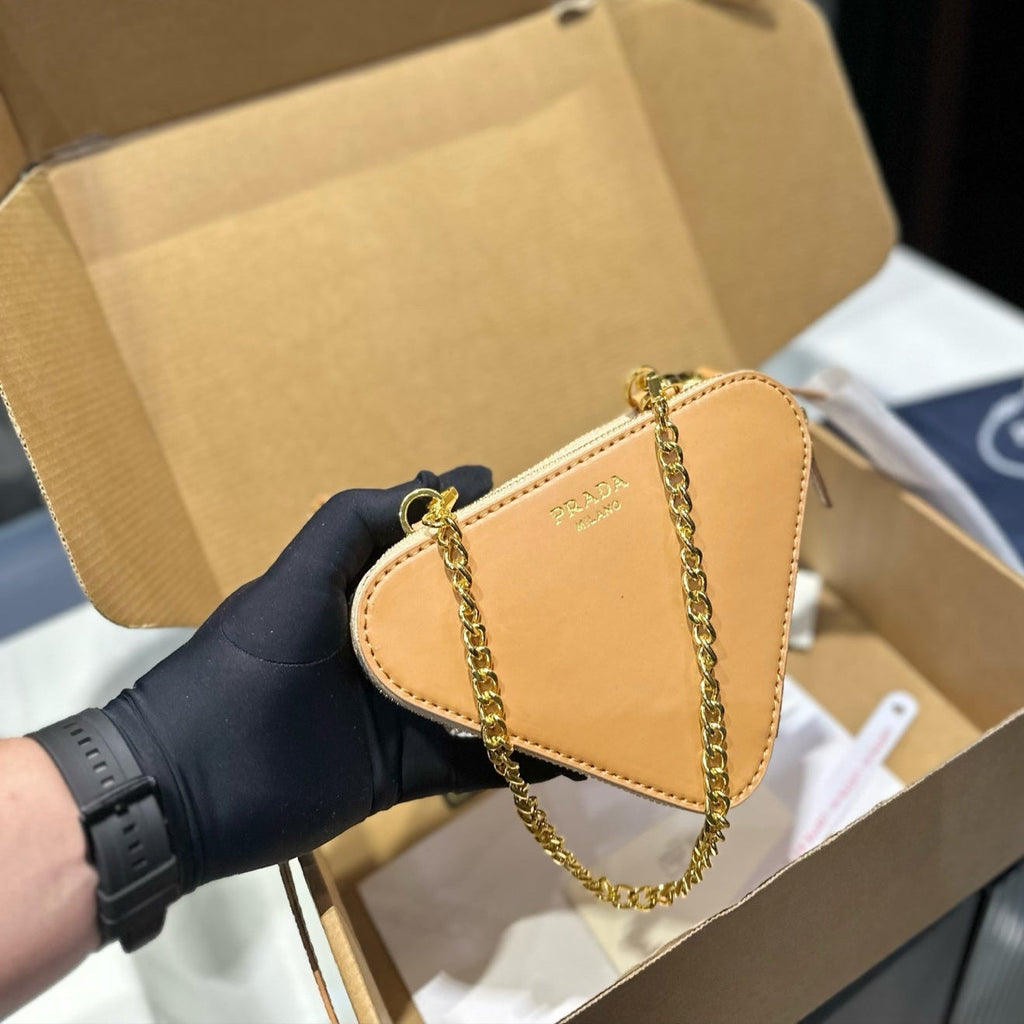 EMBROIDED LOGO TRIANGLE BAG 18 IN BEIGE WOVEN RAFFIA GOLD CHAIN