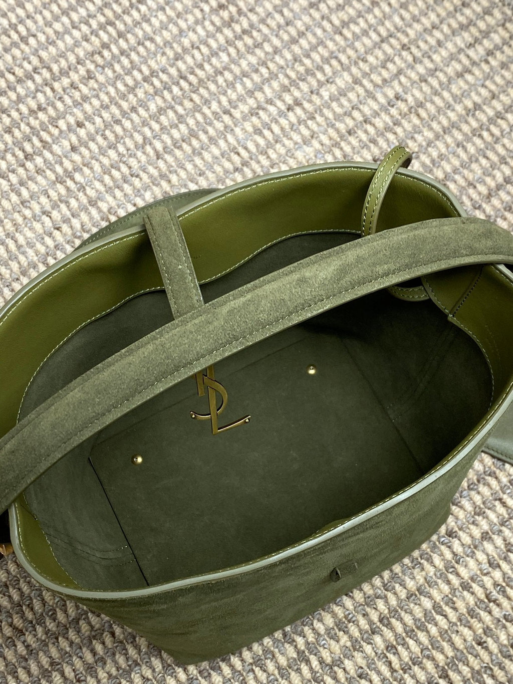 LE 37 SMALL BUCKET BAG 25 IN HUNTER GREEN SUEDE GOLD HARDWARE