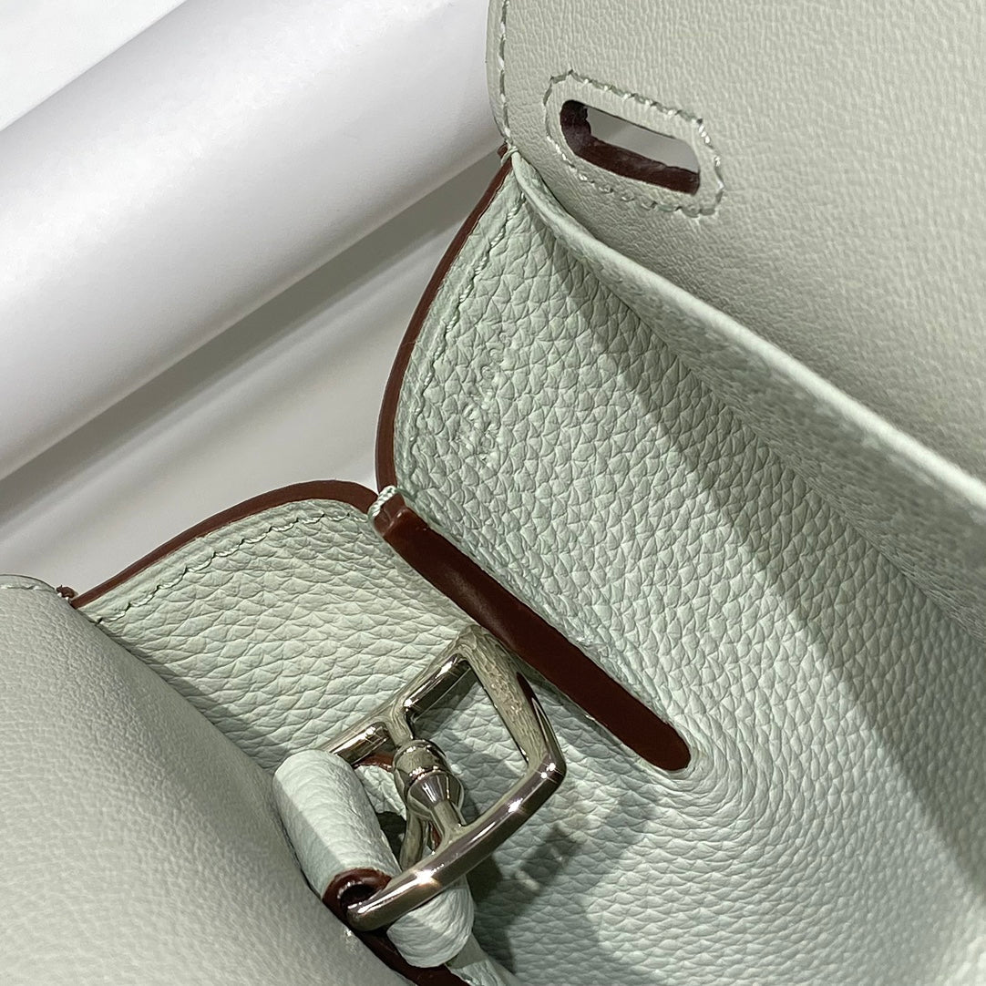 HALZAN 25 HANDLE BAG IN BABY GREEN GRAINED CALFSKIN