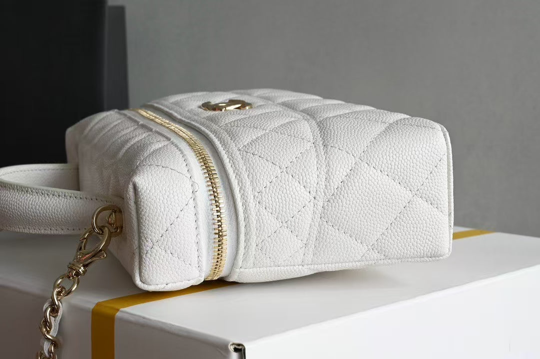 COSMETIC BAG 19 IN WHITE GRAINED CALFSKIN GOLD HARDWARE