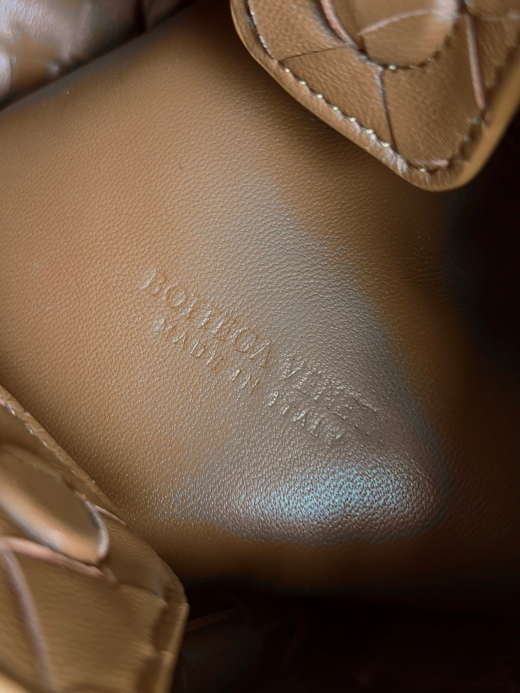 BV Small Parachute 21 Tan Lambskin Ghw