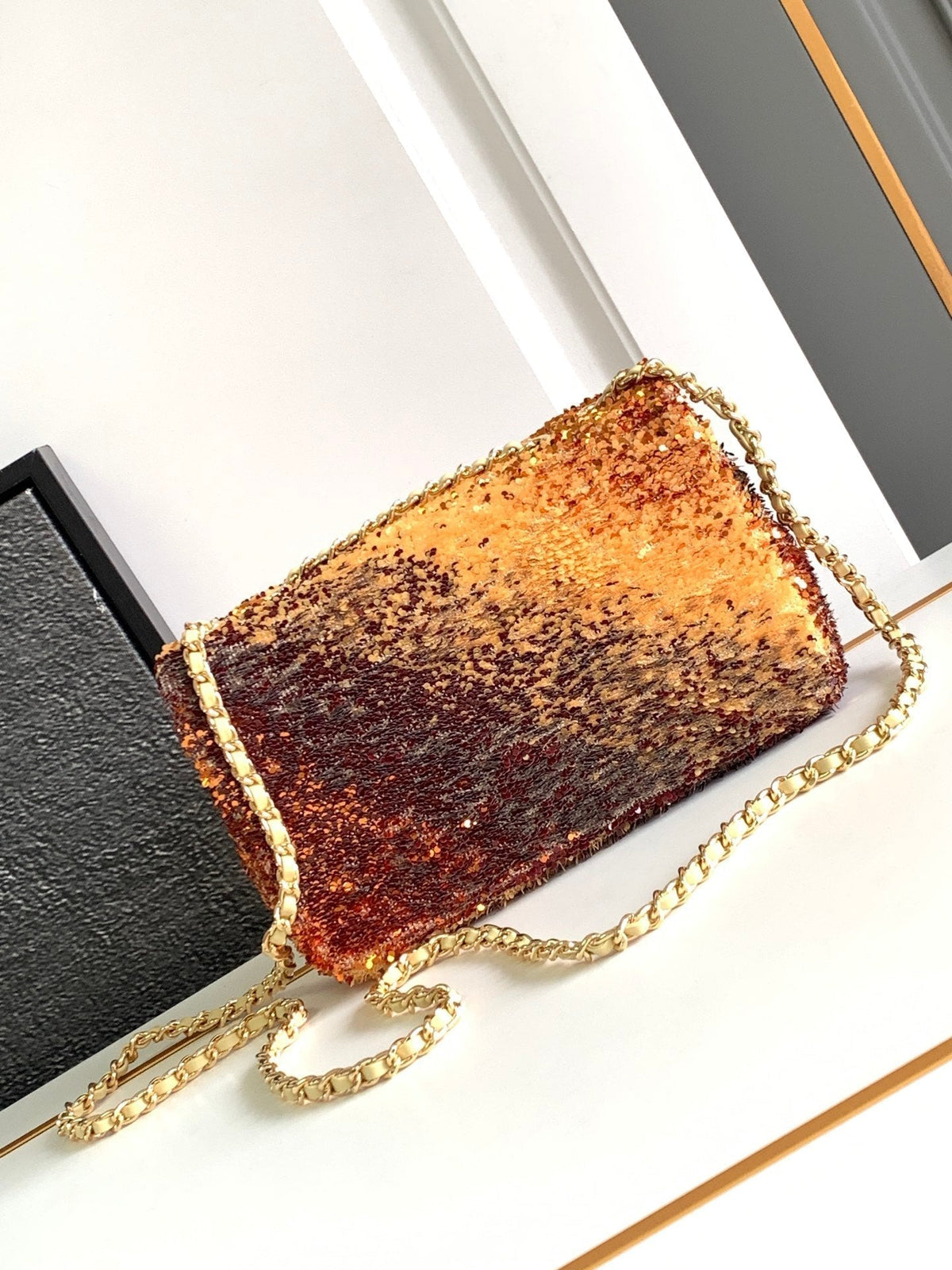 FLAP BAG 20 IN OMBRE ORANGE SEQUINS GOLD HARDWARE