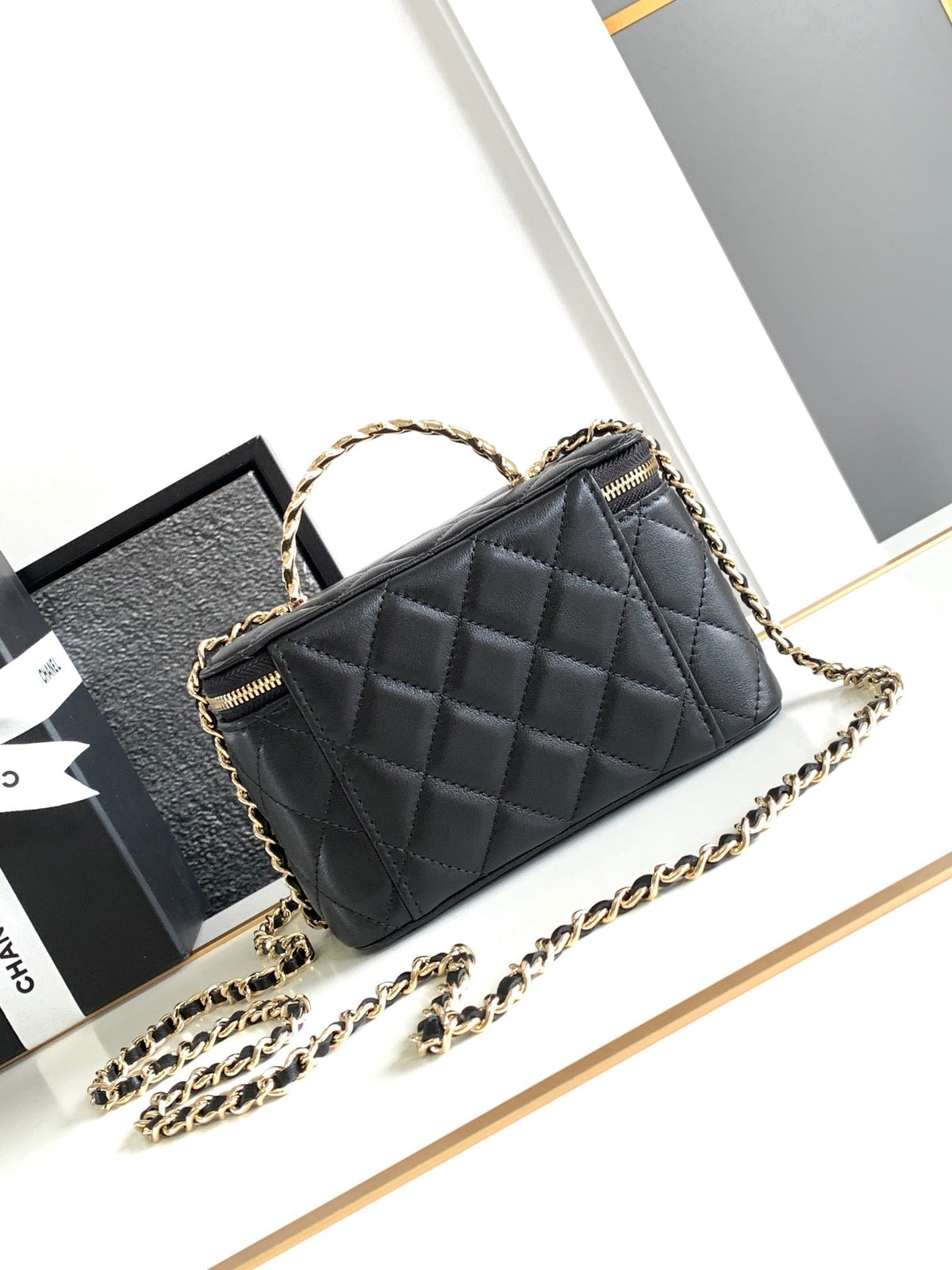 CC 17 CLUTCH WITH STRAP IN BLACK CALFSKIN
