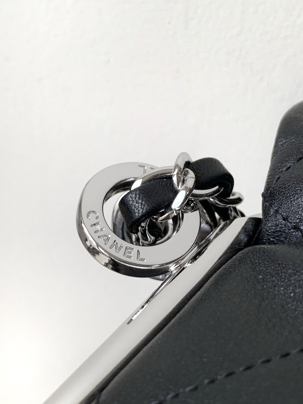 SHOULDER BAG 40 IN BLACK SOFT LAMBSKIN EMBOSSED LOGO SILVER HARDWARE
