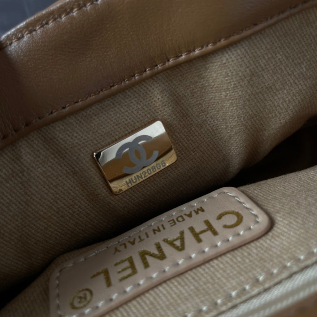 FLAP BAG 21 IN WALNUT BROWN QUILTED SOFT LAMBSKIN GOLD HARDWARE