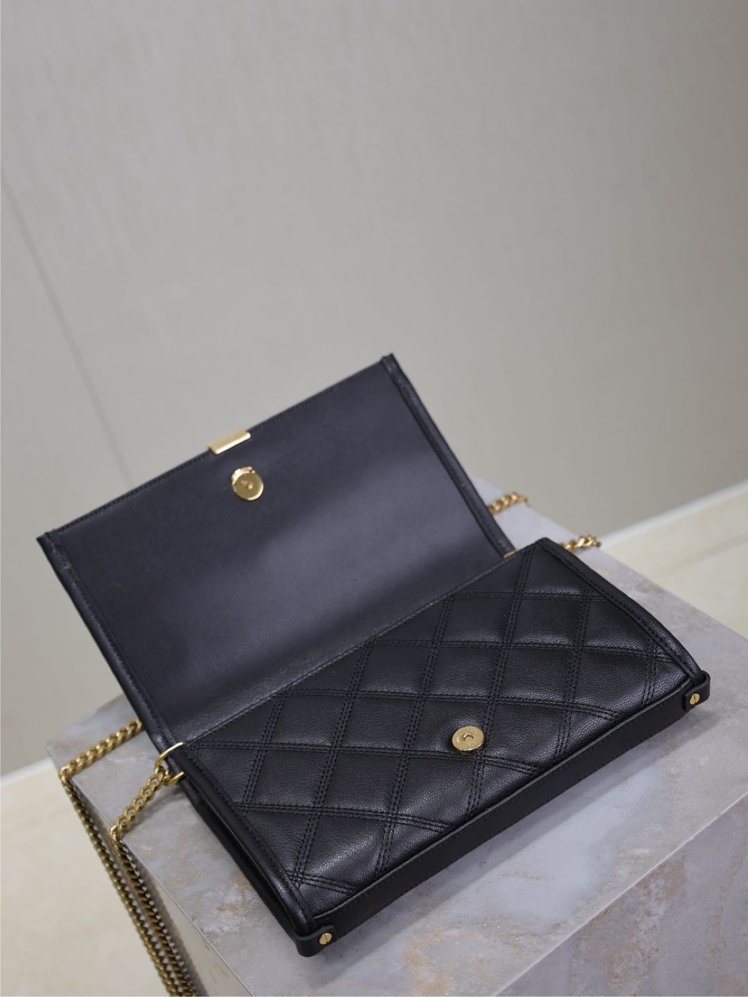 BECKY 22 IN BLACK QUILTED LAMBSKIN GOLD HARDWARE