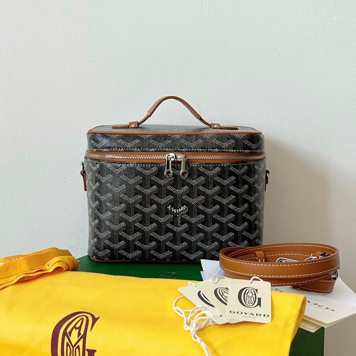 GOYA MAKEUP BOX BAG 20CM BLACK AND TAN CANVAS